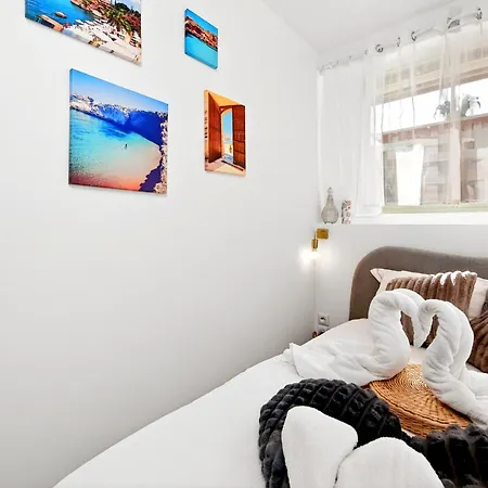 5 Pers - Centre - Climatise Menton
